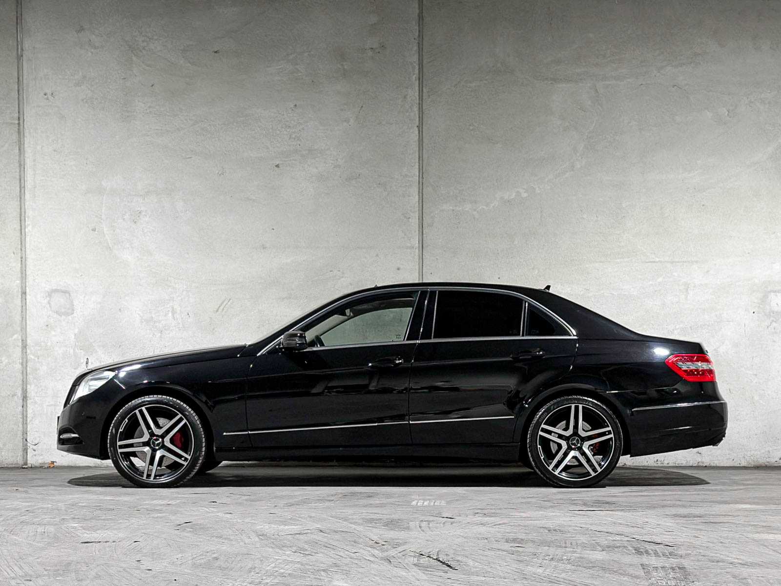 Mercedes-Benz E500 Avantgarde 5.5 V8 387hp 2011 E-Class, JKS-29-N