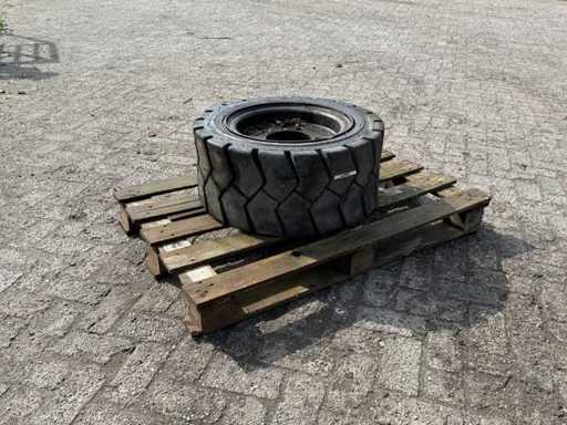 BearCat - Tire 28x12.5-15