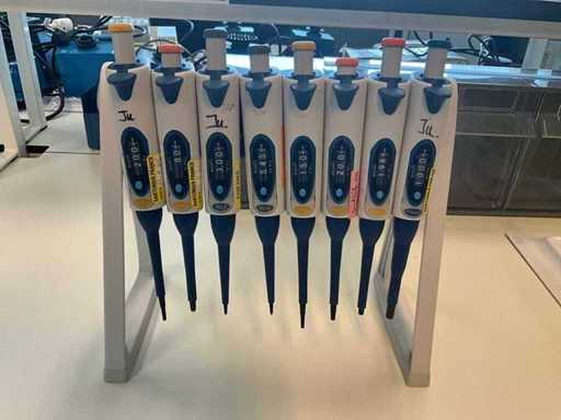 BIOHIT Pipettes with Rack (8x)