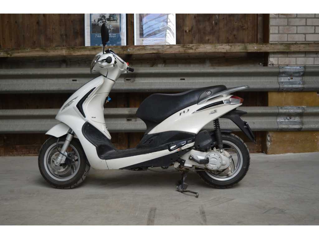 Piaggio Snorscooter Fly 4T | 2013 | F-421-LR | 
