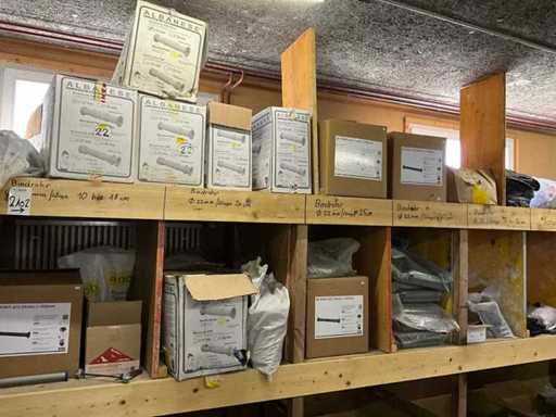 O mulțime mare de accesorii pentru cofraje