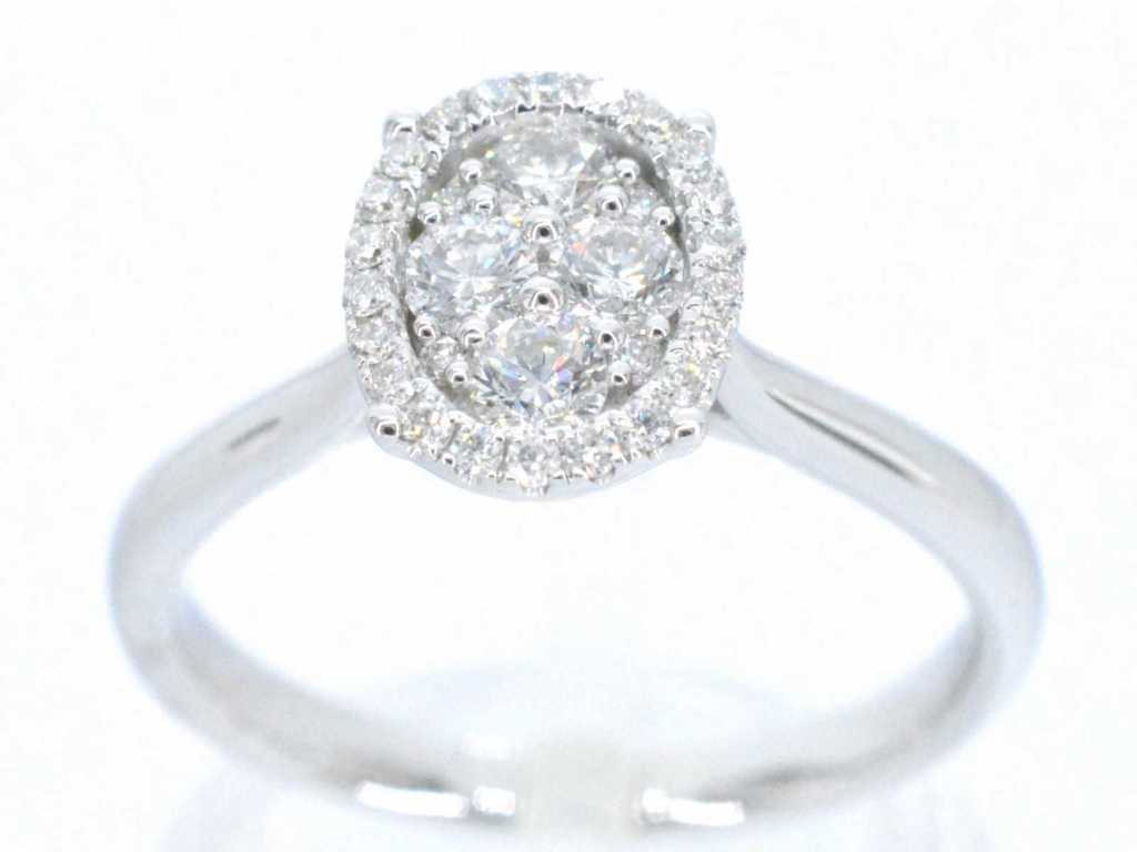 Witgouden ring met diamanten in ovaal vorm