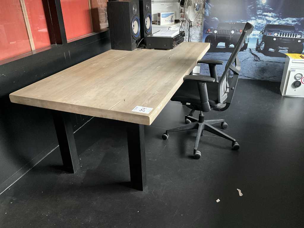 Stół biurowy z krzesłem