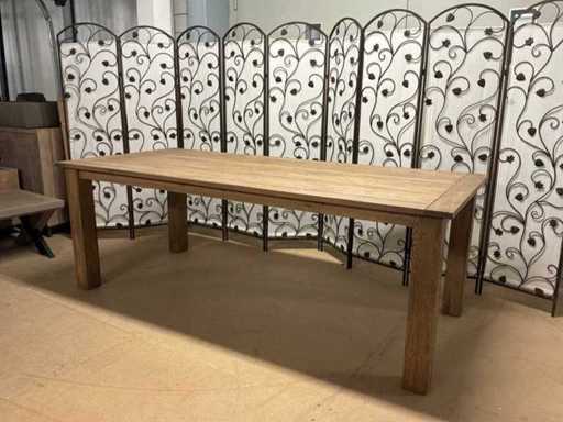 Table à manger de Klevo