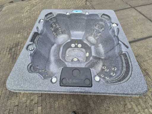 5-Personen-Jacuzzi und Outdoor-Spa