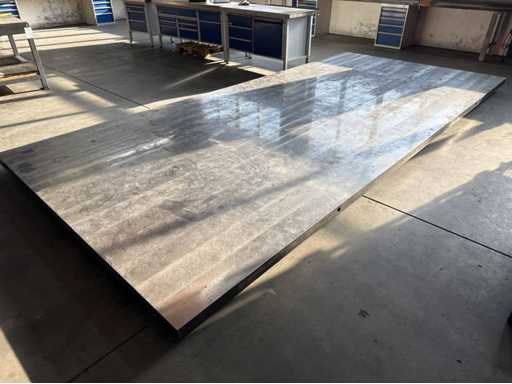   Straightening plate