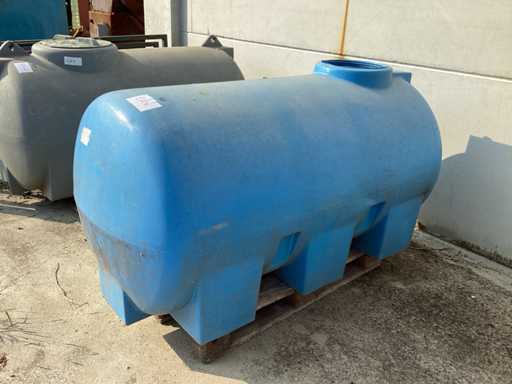 Water storage tank