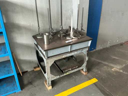 Strumenti di misurazione dell'altezza + tavolo