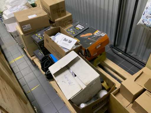 Partij werkkleding en schoonmaak benodigdheden