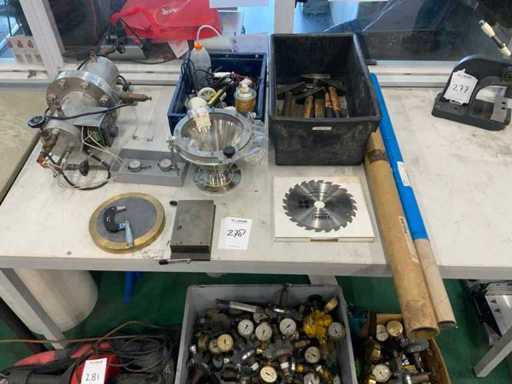 Tavolo di serratura magnetica e vari