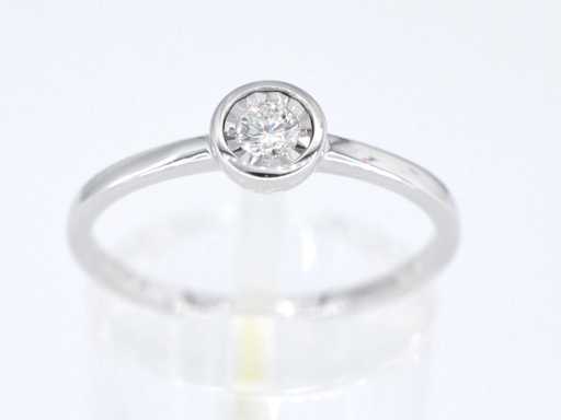Witgouden ring met briljant geslepen diamant