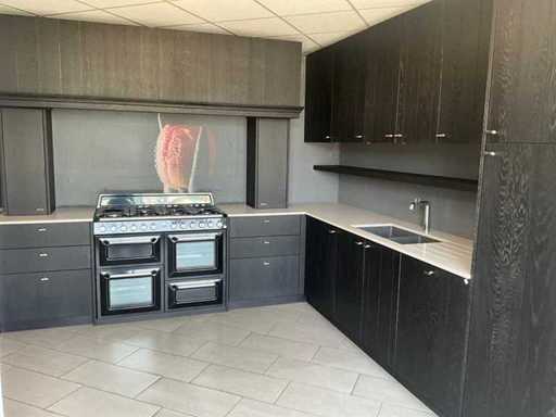 Showroom kitchen Arpeggio solid oak