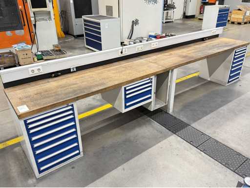   2 workbenches