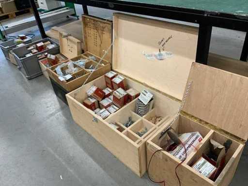 Verschiedene Montagematerialien