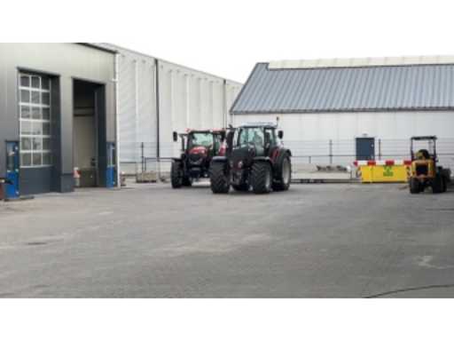 b7451f56-23a1-4d3b-b15c-2094a6b6f886.mp4