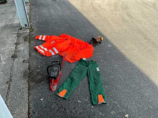 Bosbeschermingsuitrusting met Jonsered kettingzaag