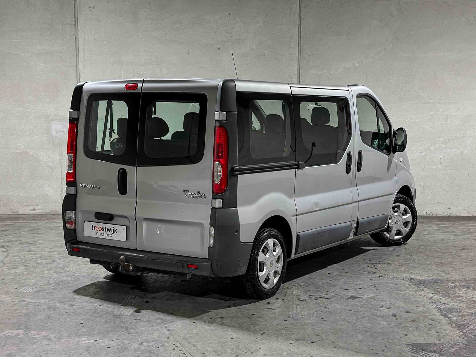 Renault Trafic Passenger 2.0 dCi T27 Authentique 9-Seater 90hp 2011, 53-RTV-9