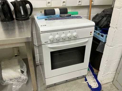 Cuisinière Zanussi ZCE 6600W à 4 brûleurs avec four