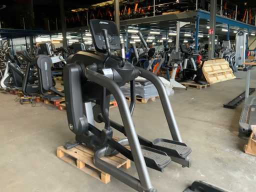 Life Fitness 95F descoperă SE Flexstrider Elliptical Cross Trainer