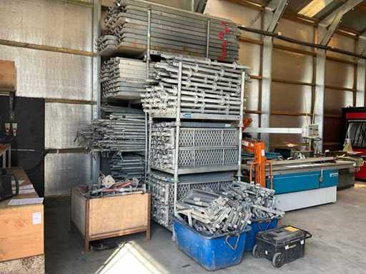 Afix Large batch of scaffolding material