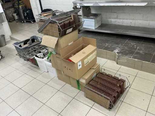 Partia różnych form do pieczenia