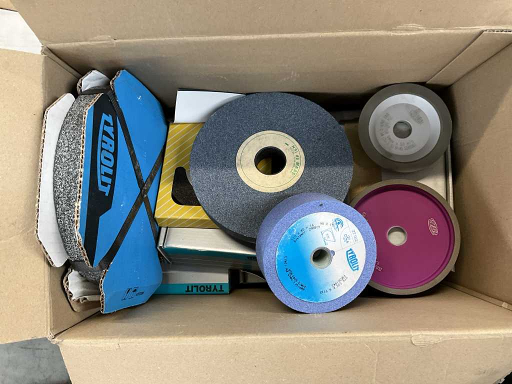 Approx. 23 different grinding discs TYROLIT and B&D