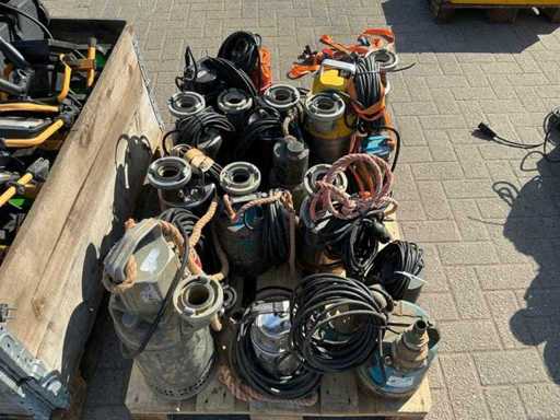 Verschiedene schwere Tauchpumpen (16x)