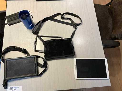 Set of 3 Samsung tablets