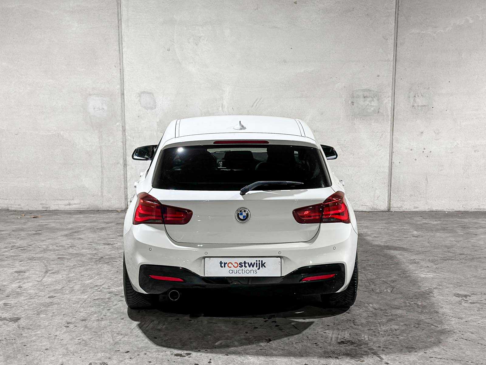 BMW 118i Edition M Sport Shadow High Executive 1-serie 134pk 2019, P-613-RT 
