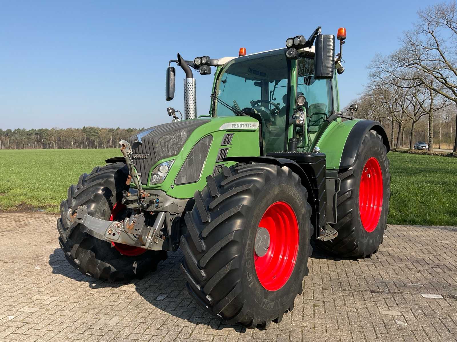 2013 Fendt 724 Vario All-wheel drive agricultural tractor