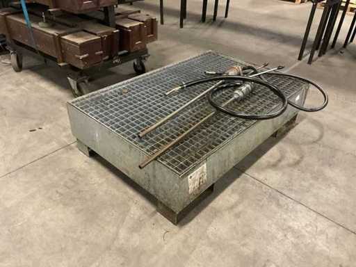 Ölsammler und 2 Handpumpen