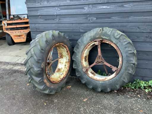 Anvelopă, roată și jantă (2x)