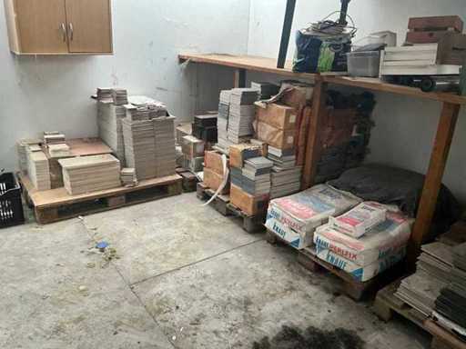 Partij diverse tegels en toebehoren