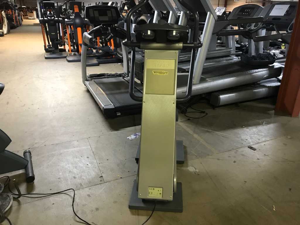 Technogym xt pro 600 treadmill hot sale