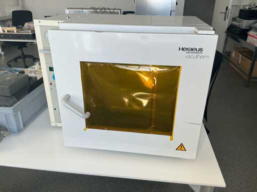 Fourneau à vide Heraeus Instruments VT 606 M