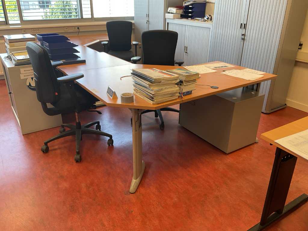 Desk (2x)