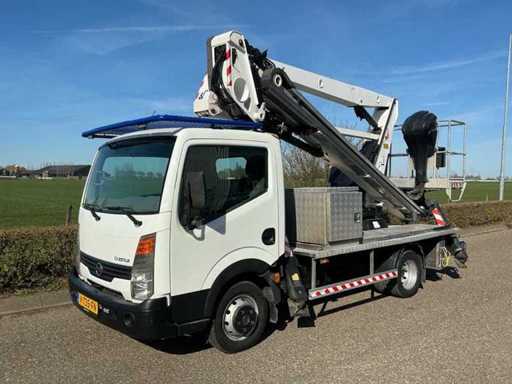 2010 Nissan Cabstar 35.11 Antennenplattform