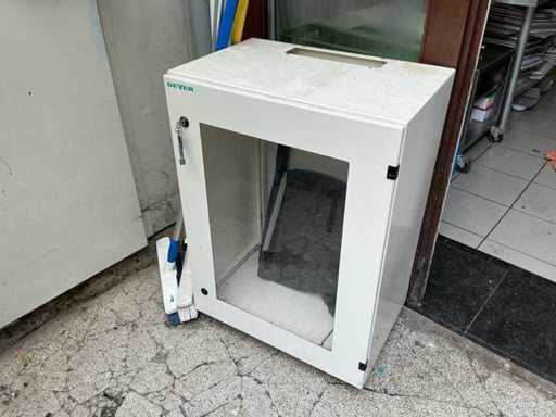 Server cabinet