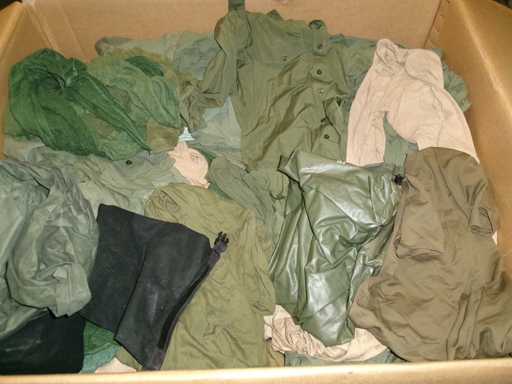 kg Mélange de vêtements et d’équipement, défectueux (GH) (150kg)