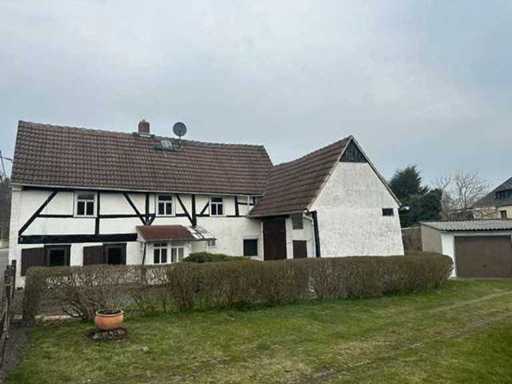 Detached half-timbered house on 290 m² property plot in Langenleuba-Niederhain - Germany
