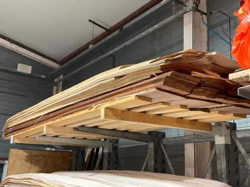 Lot de diverses bandes de placage