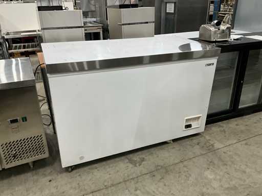 Zamrażarka skrzyni Saro BD401S ze stalową pokrywką