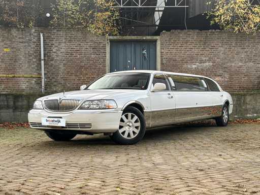 Lincoln Town Car 4.6 V8 Signature (Limousine) 204hp 2003, 62-NG-XN Youngtimer