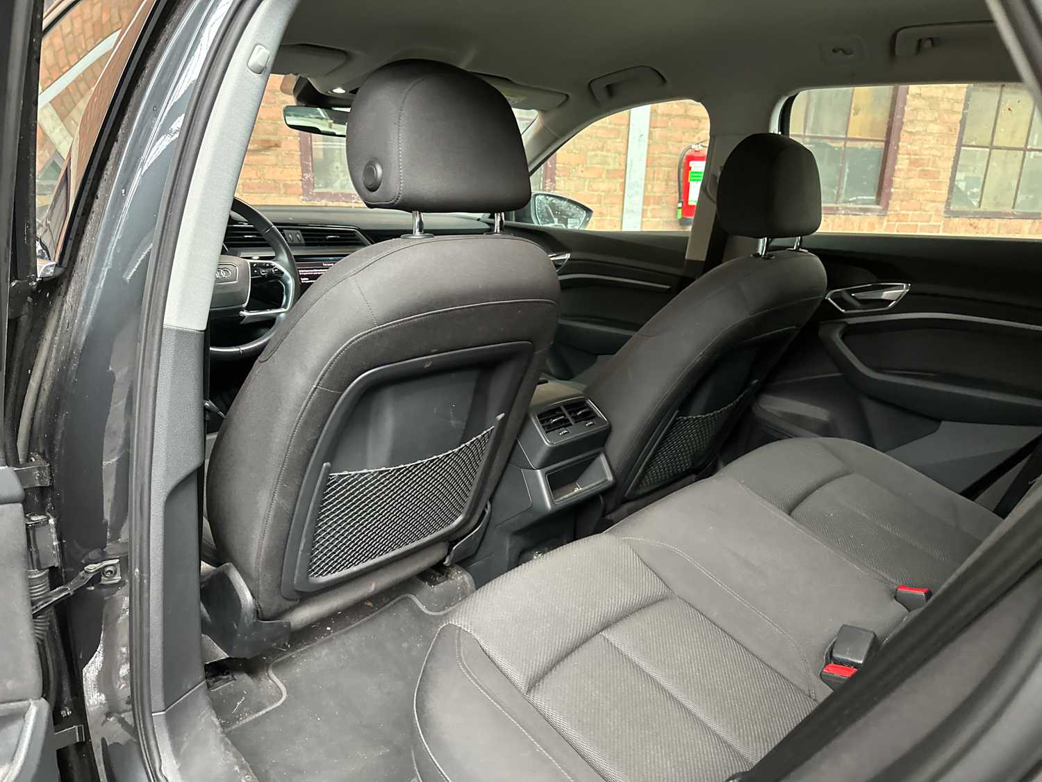 Audi e-tron 50 Quattro Launch Edition 71 kWh 313pk 2020 (Origineel-NL & 1e Eigenaar), J-840-LR