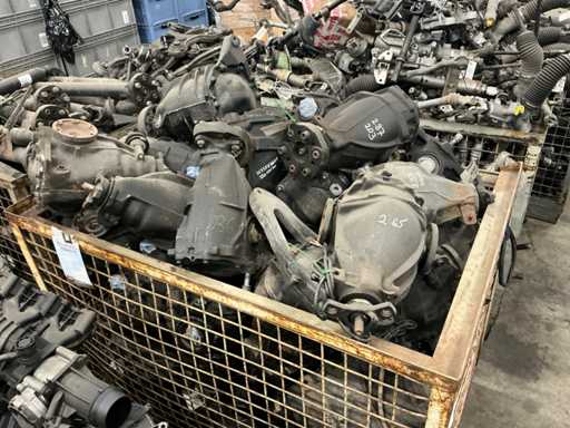 Batch of Mercedes-Benz auto parts