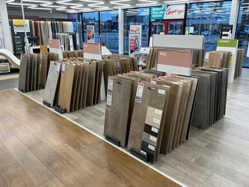 Mostre de pe podeaua petrecerii cu suport