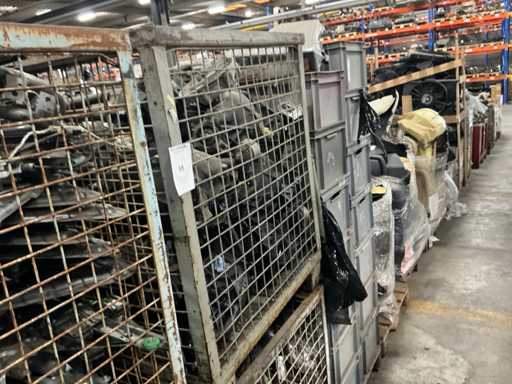 Batch of Mercedes-Benz auto parts