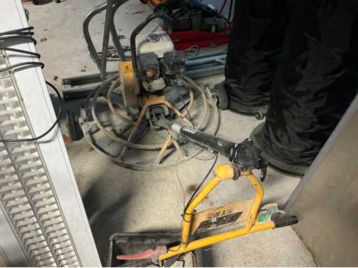 Euro Shatal ST92 Concrete Trowel