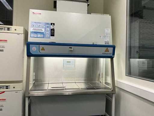 THERMO SCIENTIFIC HERASAFE KSP15 Poste de sécurité microbiologique