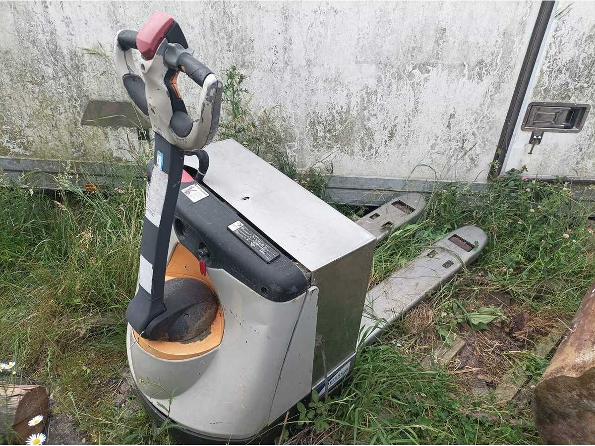 2011 CROWN WP 2300 Electric Pallet Truck